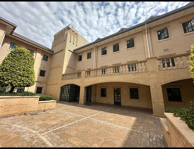 5,800M² OFFICE FOR SALE IN SUNNINGHILL
